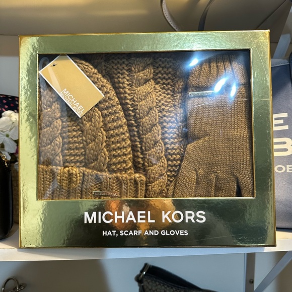Michael kors Winter Set - Picture 1 of 4